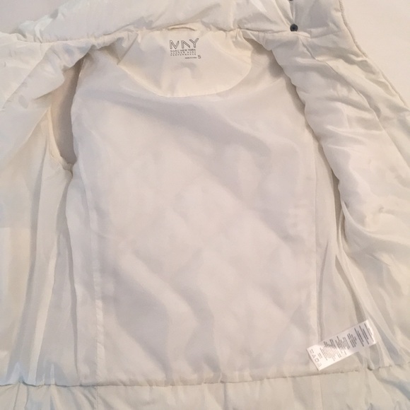 Cream Sleeveless Puffer Coat; NWOT; Size Small - Picture 2 of 4